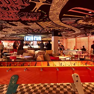 4* Отель Mama Shelter